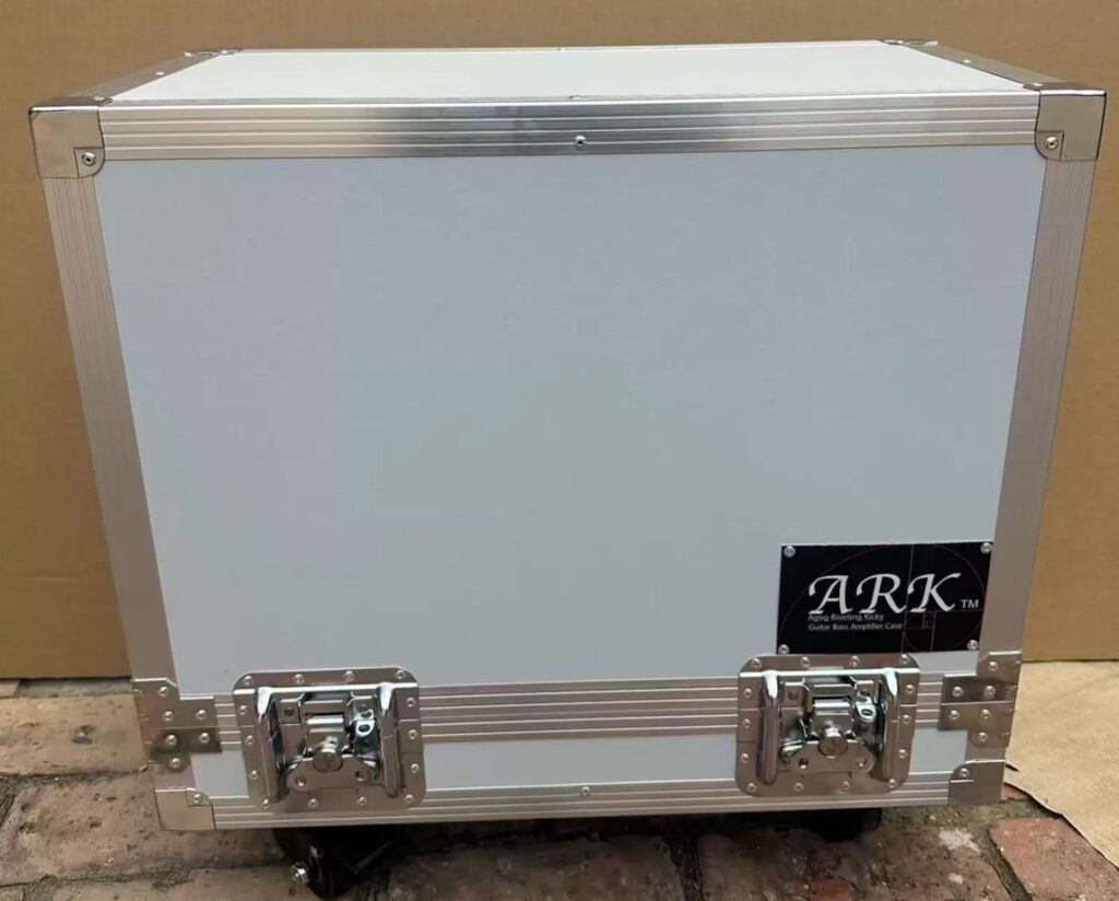 ARK amp case with Snow-White panels and a silver frame
